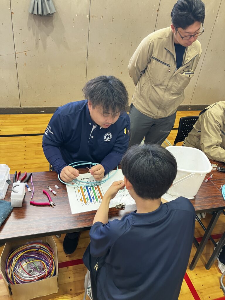 LANケーブル接続体験中の様子