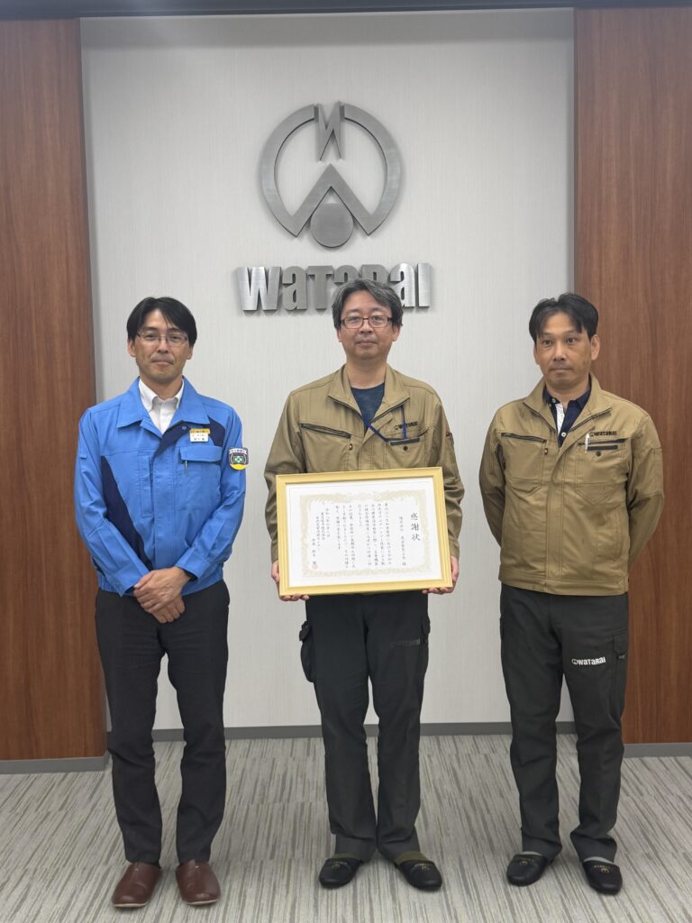 東北電力庄内発電技術センター様と電源課（課長、課長補佐）２名との写真