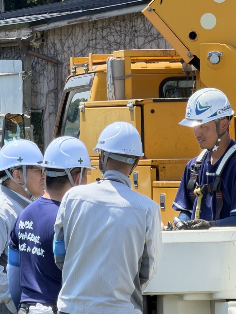 配電現場にて安全パトロール実施中の様子